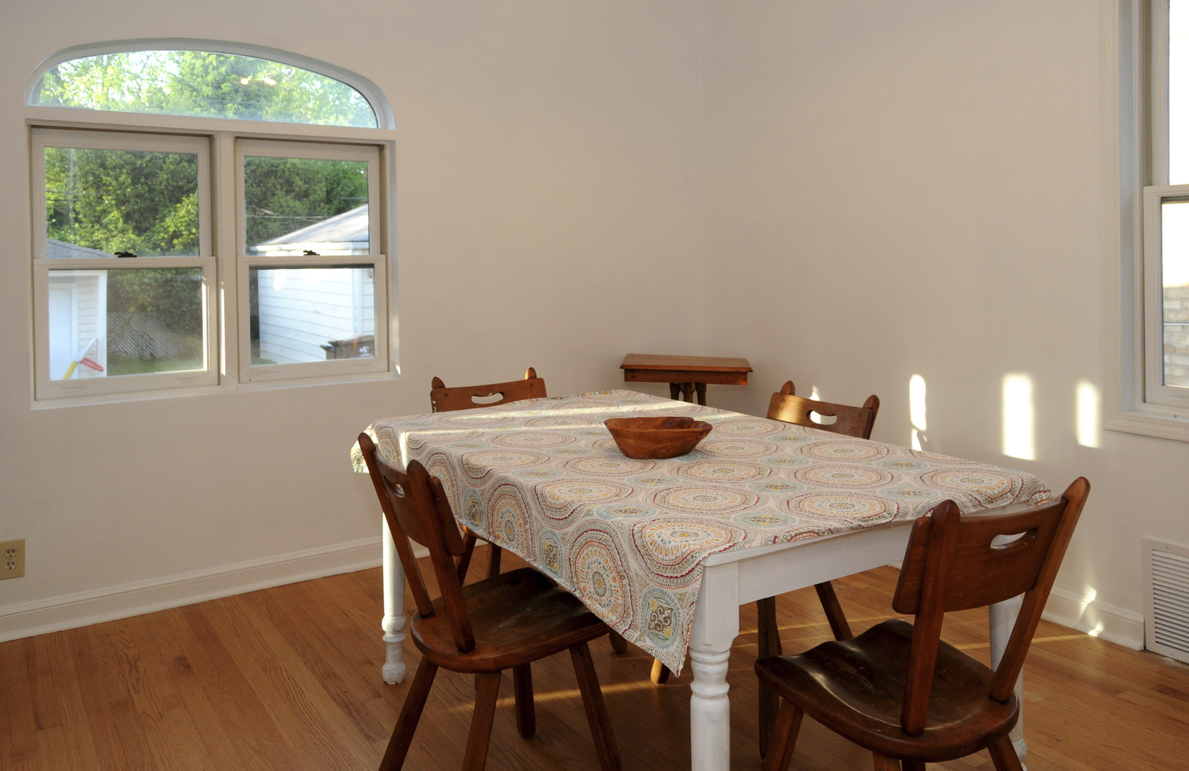9038 South Forestview Drive North Riverside, IL 60546 - Photo 4 of 24 a view of a dining table and chairs in a room