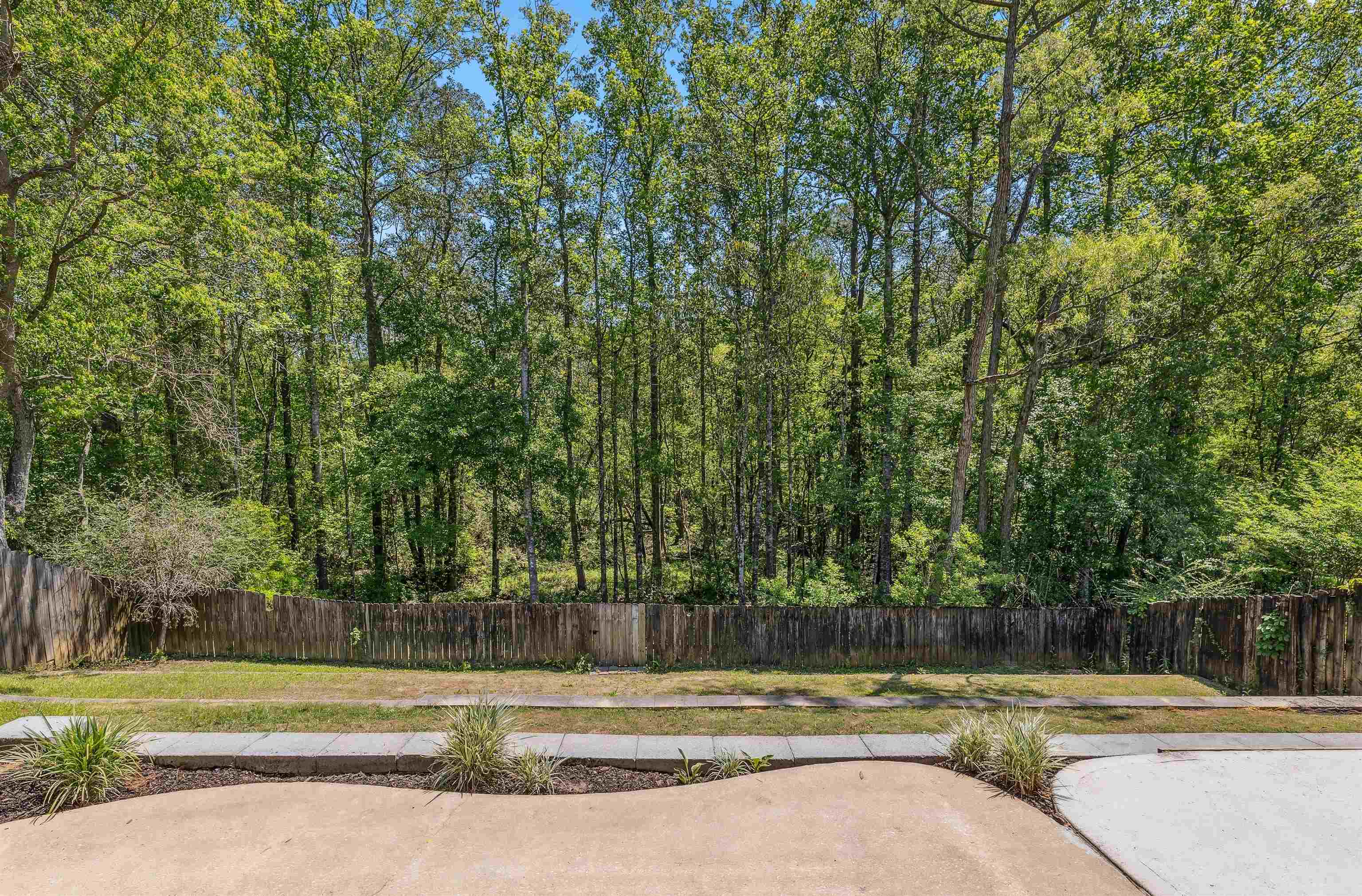 183 Richmond Road Daphne, AL 36526 - Photo 16 of 19 Yard