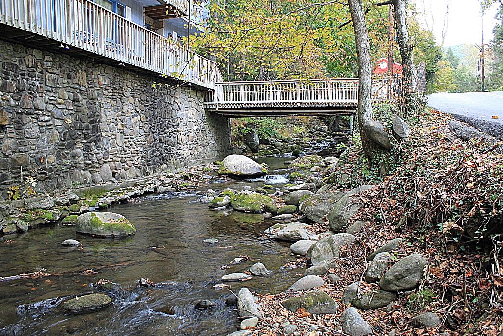271 Roaring Fork Road Gatlinburg, TN 37738 - Photo 2 of 18 IMG_0672