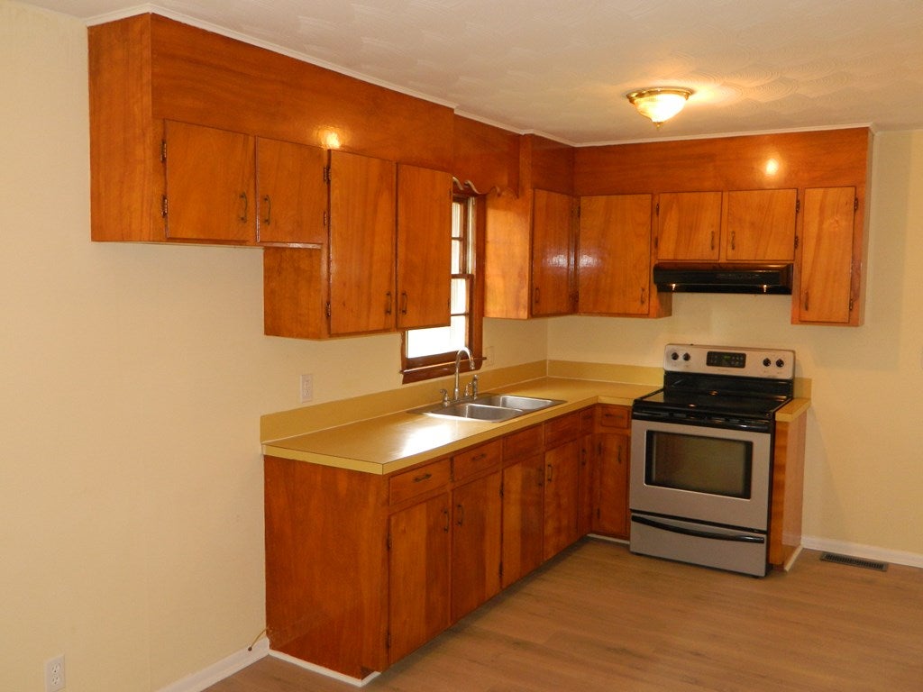 31225 Old Stage Road Glade Spring, VA 24340 - Photo 8 of 31 Gallery Image 8