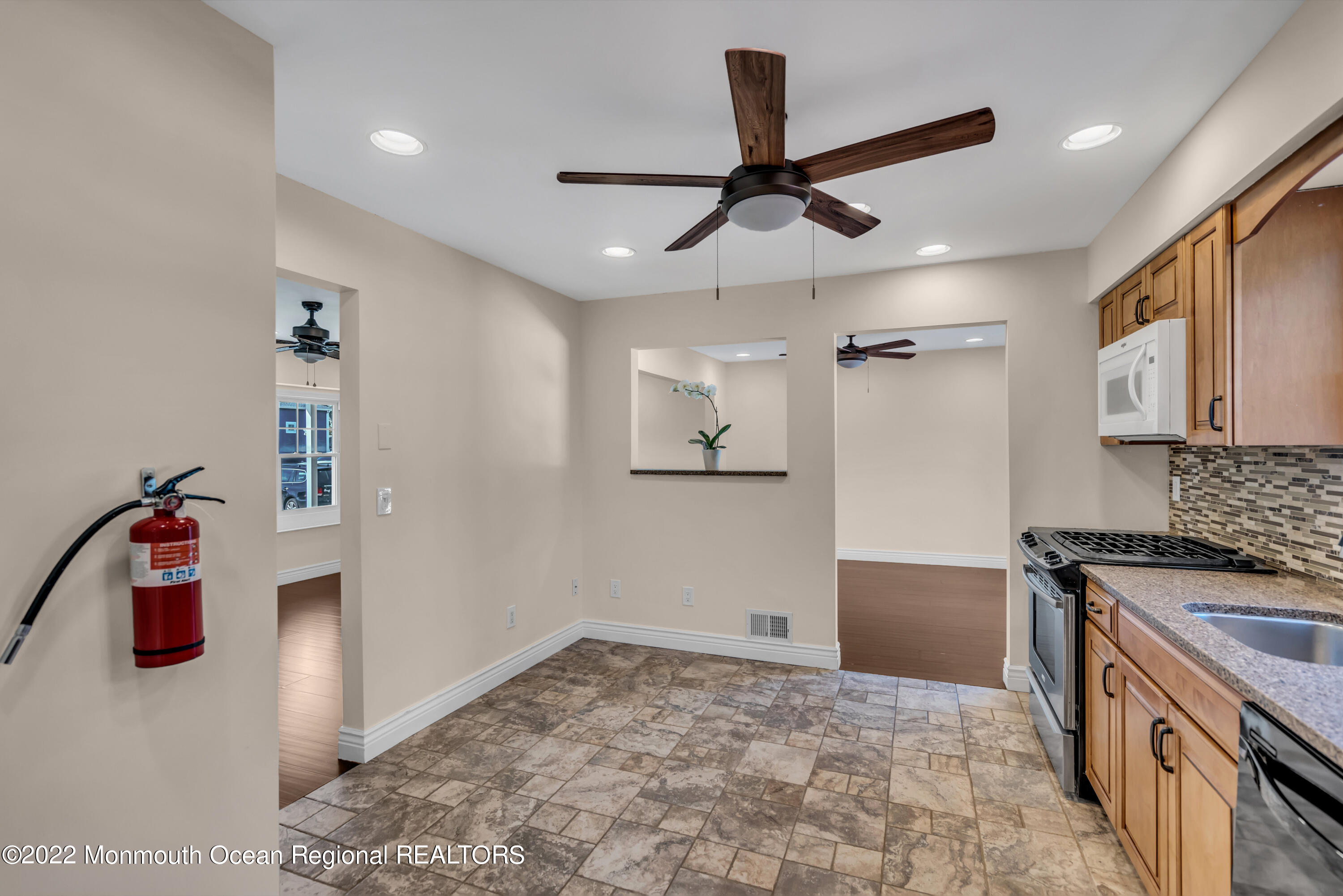 15 Bark Road Brick, NJ 08723 - Photo 3 of 10 Granite Countertops
