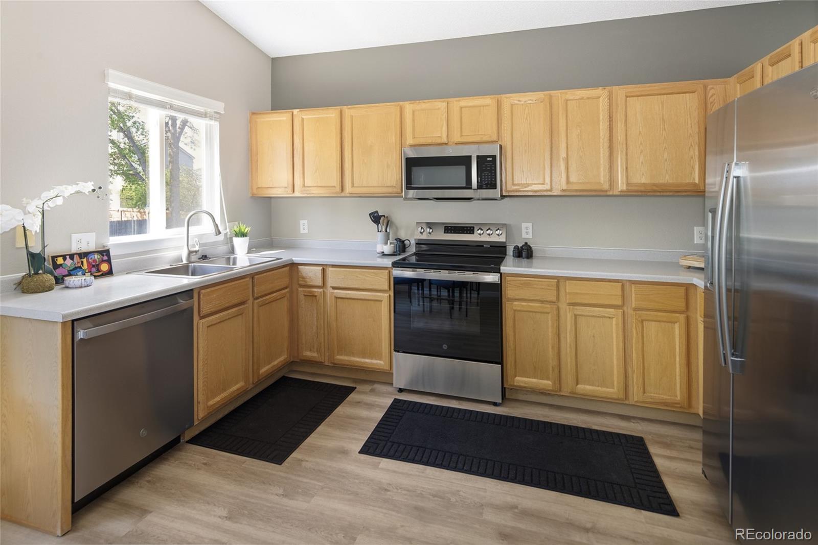 3528 South Ceylon Way Aurora, CO 80013 - Photo 9 of 38