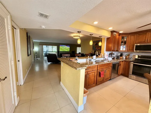 $3,000 | 271 South Hollybrook Drive, Unit 205, Pembroke Pines, FL 33025