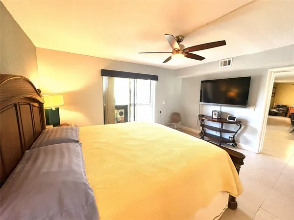 $3,000 | 271 South Hollybrook Drive, Unit 205, Pembroke Pines, FL 33025