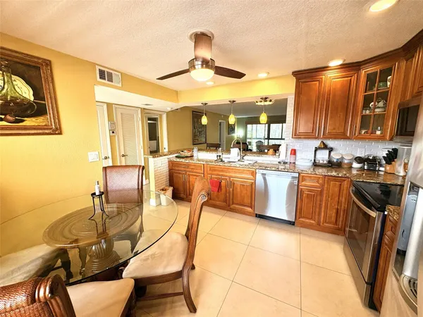 $3,000 | 271 South Hollybrook Drive, Unit 205, Pembroke Pines, FL 33025