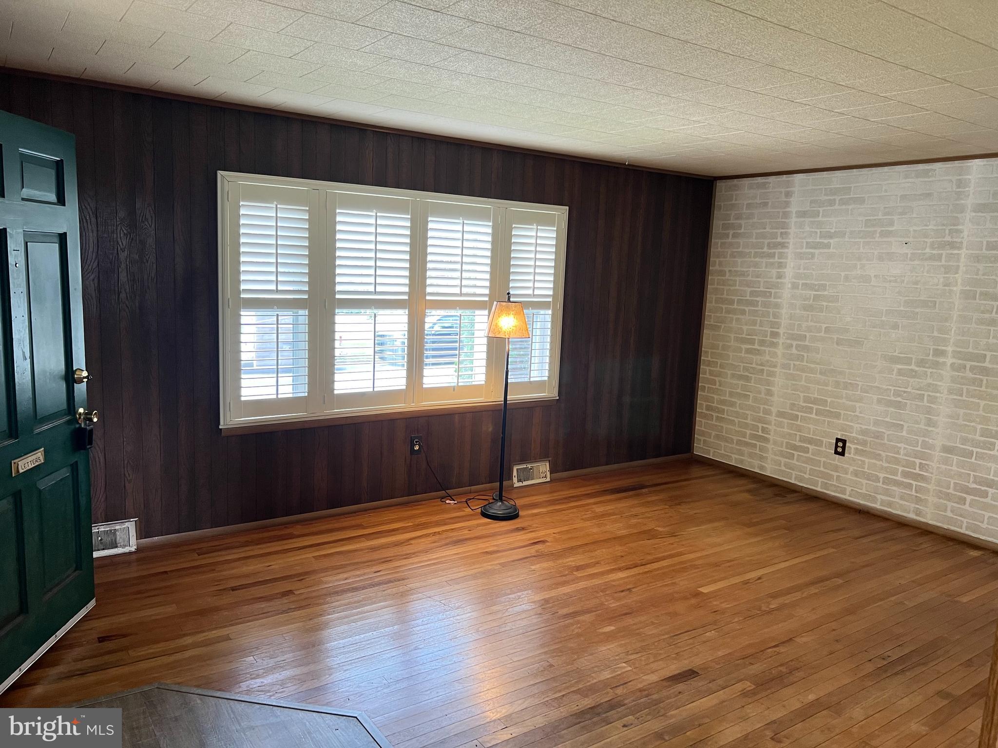518 Harding Avenue Reading, PA 19607 - Photo 3 of 10