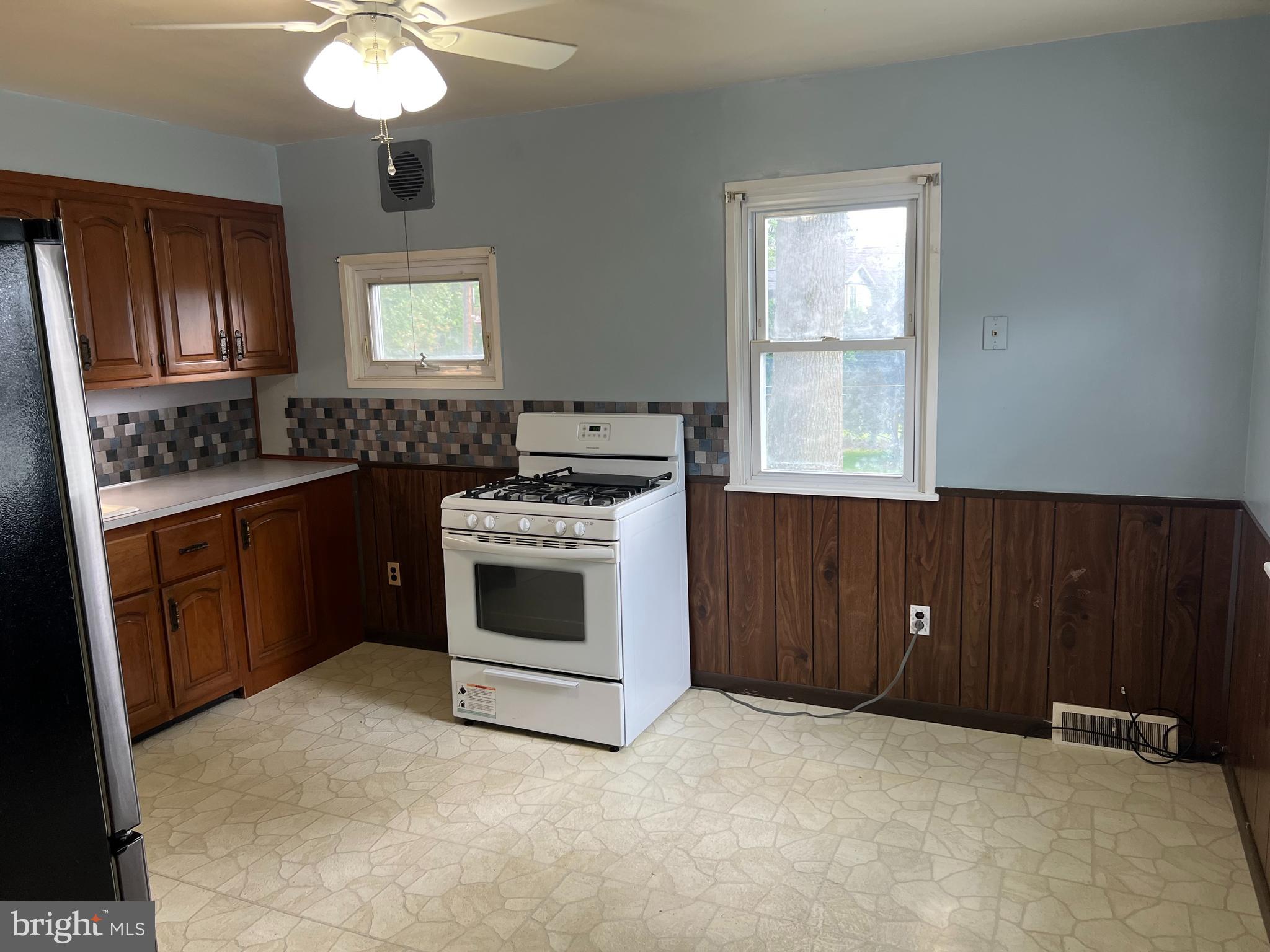 518 Harding Avenue Reading, PA 19607 - Photo 4 of 10