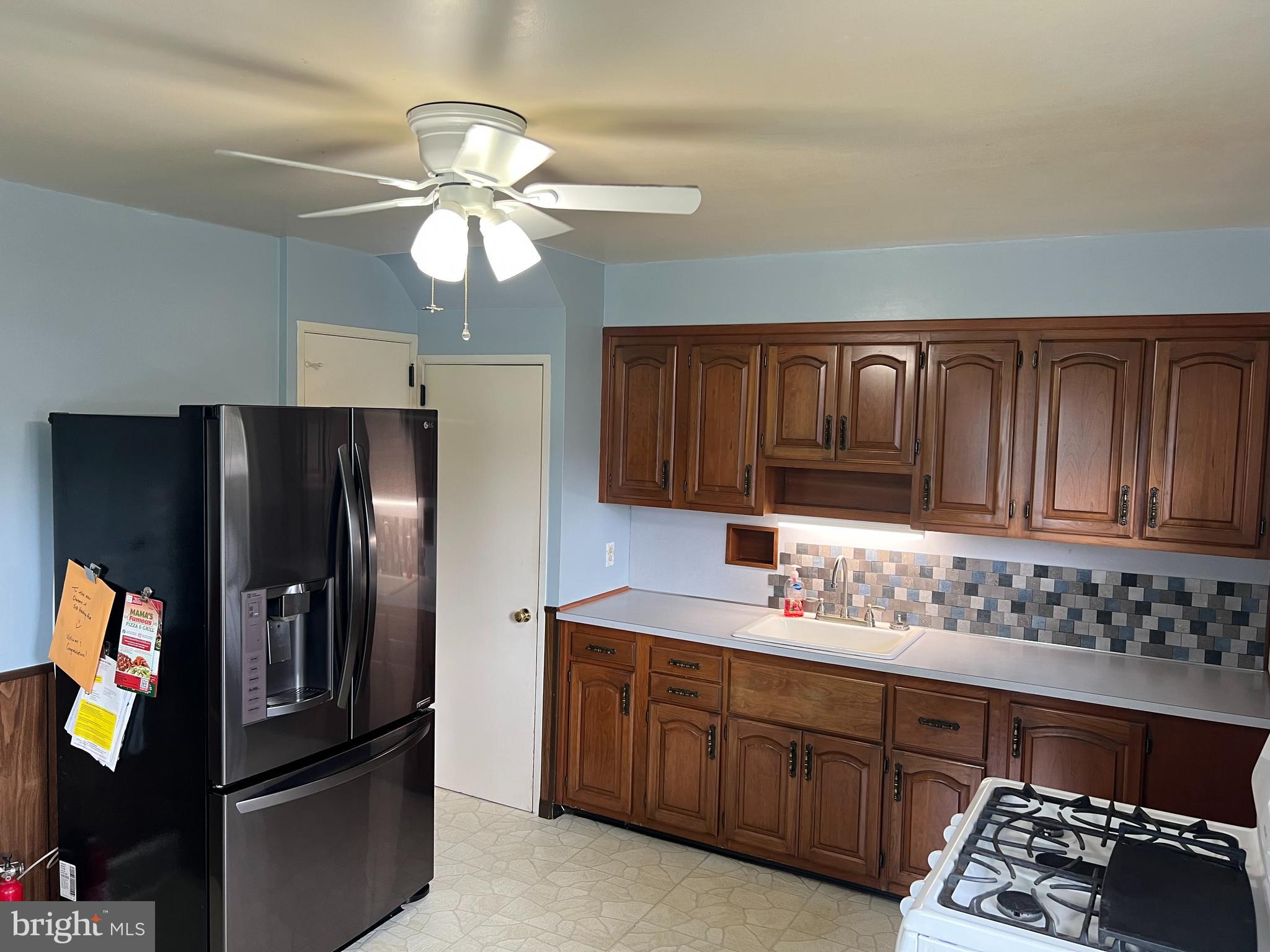 518 Harding Avenue Reading, PA 19607 - Photo 5 of 10
