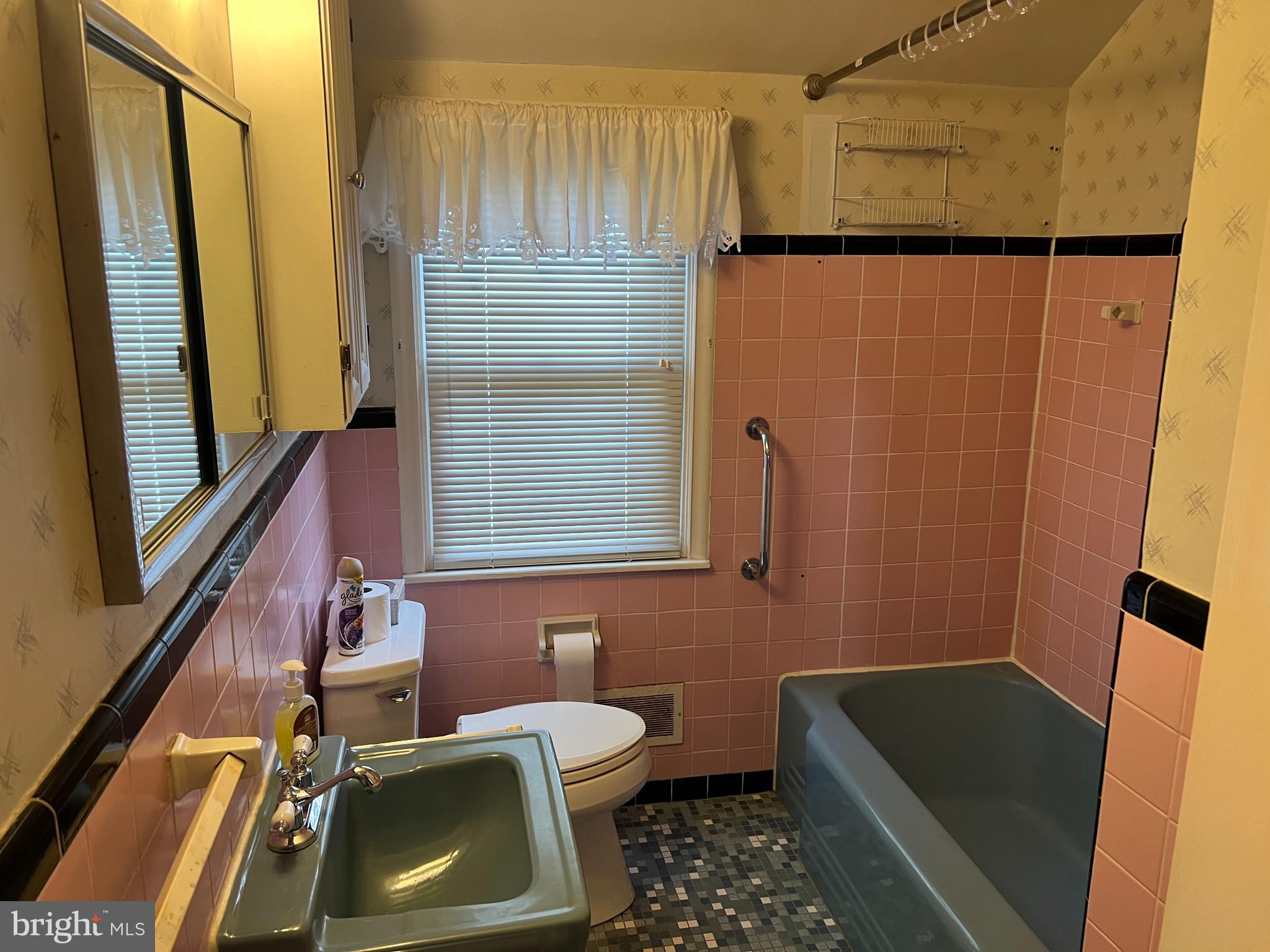 518 Harding Avenue Reading, PA 19607 - Photo 7 of 10