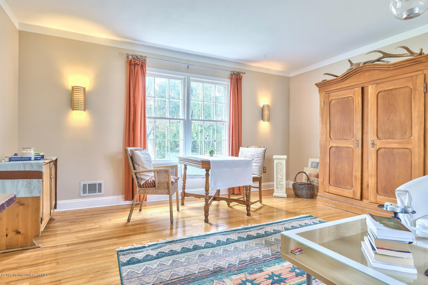 40 Randolph Road Freehold, NJ 07728 - Photo 8 of 20 40 Randolph Rd Freehold NJ-large-012-Liv