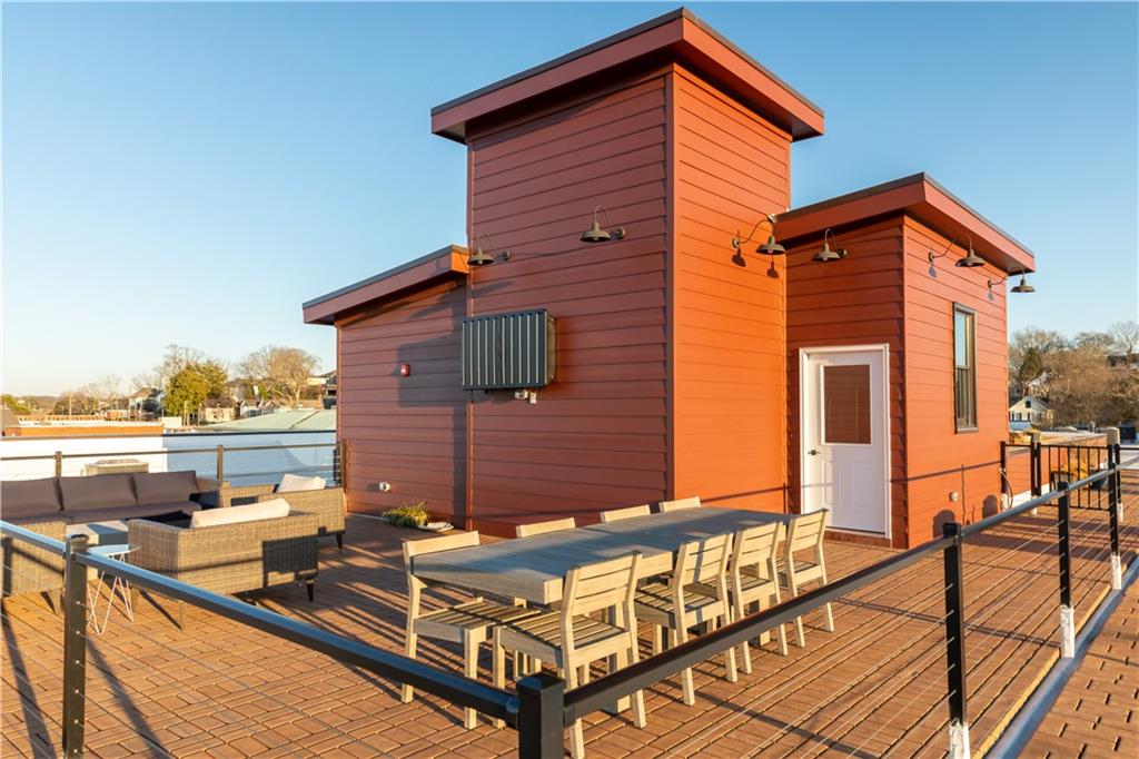1 East 3rd Avenue, Unit 302 Rome, GA 30161 - Photo 29 of 36 a front view of a house with balcony and patio