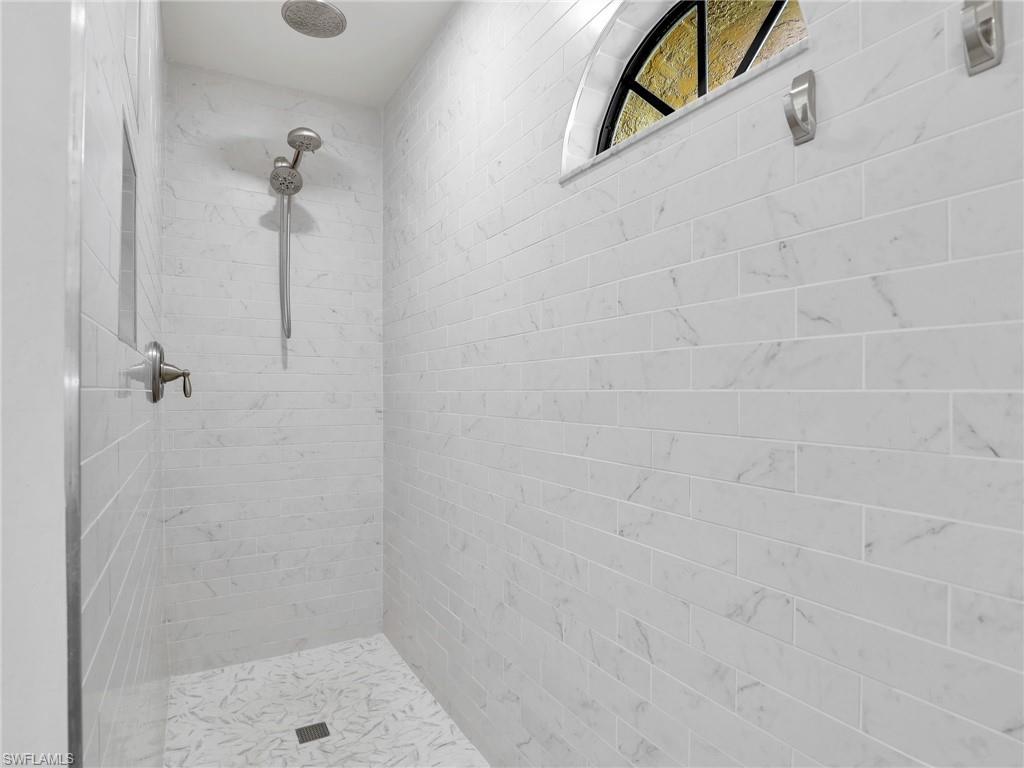 2474 Outrigger Lane Naples, FL 34104 - Photo 23 of 38
