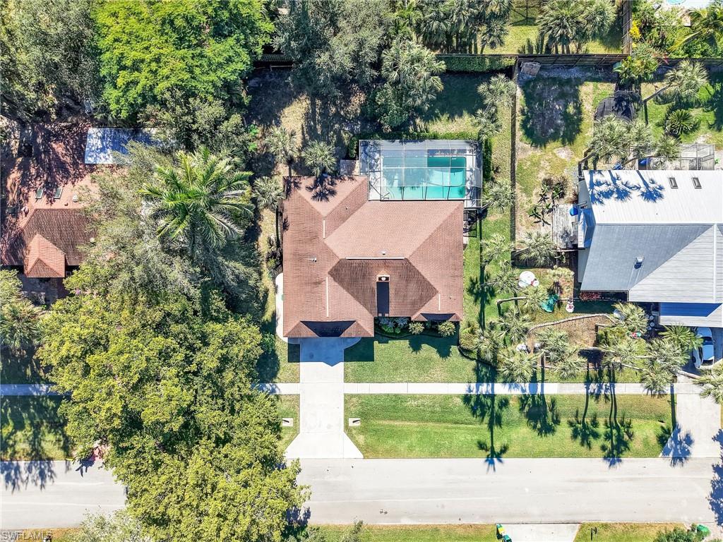 2474 Outrigger Lane Naples, FL 34104 - Photo 3 of 38