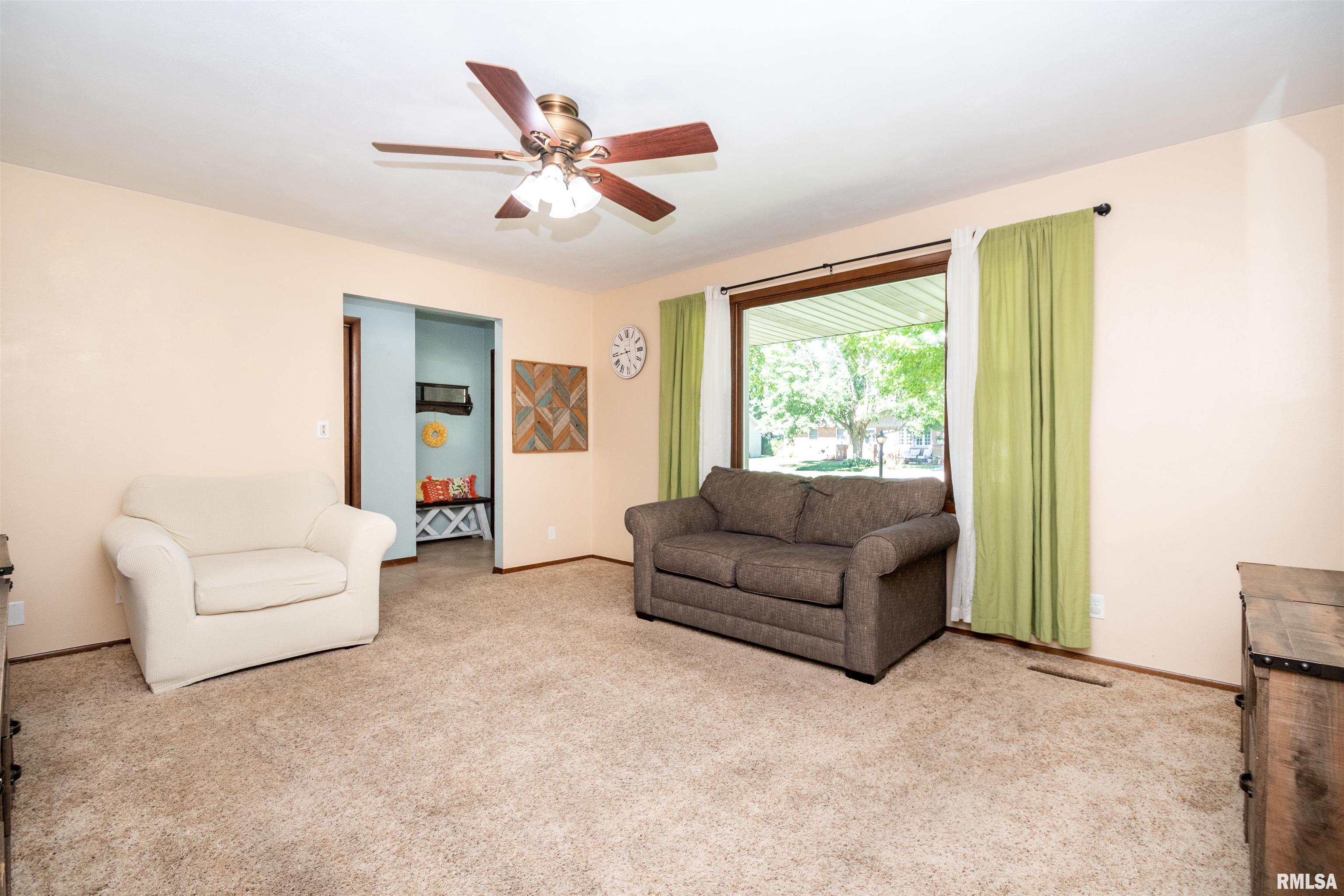 415 Ridgecrest Drive Washington, IL 61571 - Photo 8 of 32