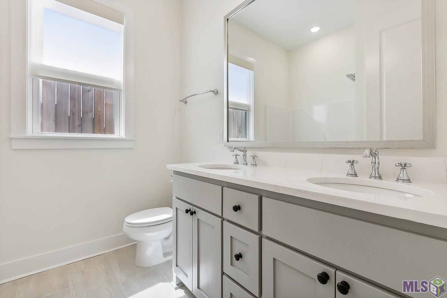 19032 Merchants Trail Avenue Baton Rouge, LA 70817 - Photo 20 of 27 Guest Bathroom