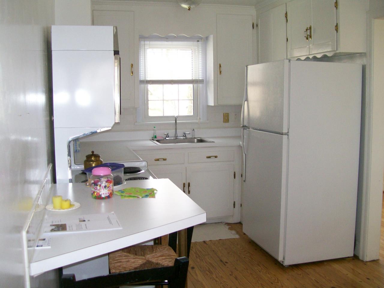 2341 York Road Southwest Roanoke, VA 24015 - Photo 8 of 10 kitchen