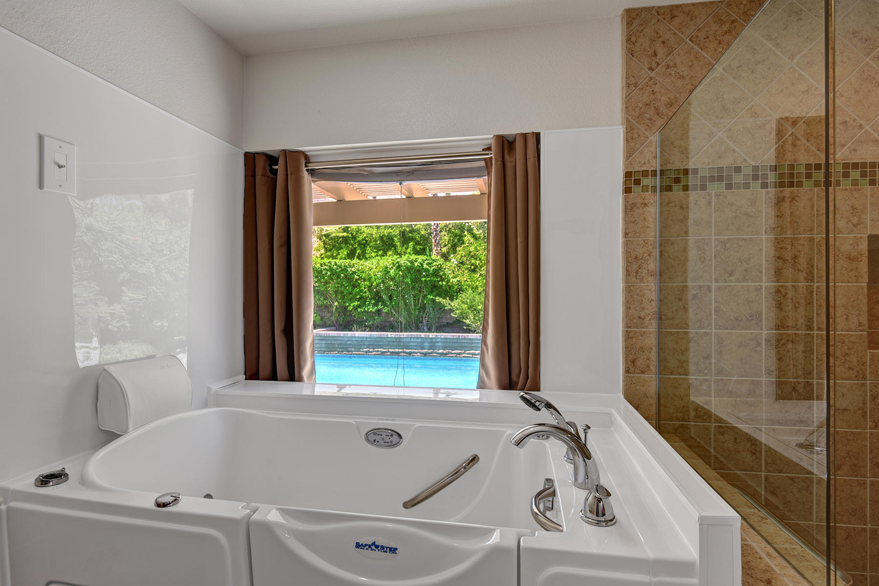 71401 Gardess Road Rancho Mirage, CA 92270 - Photo 21 of 37 043 PRIMARY BATHROOM TUB TO POOL DETAIL