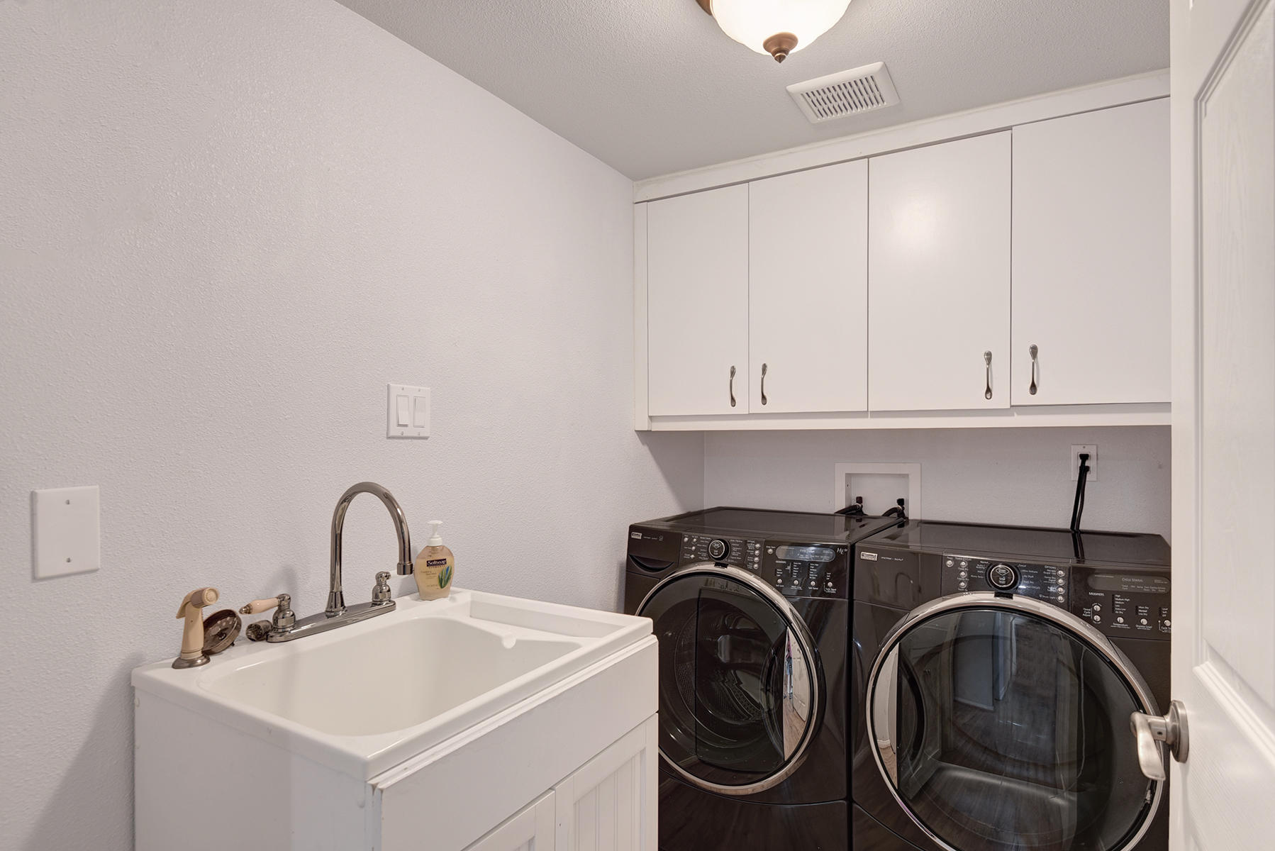 71401 Gardess Road Rancho Mirage, CA 92270 - Photo 35 of 37 081 LAUNDRY ROOM