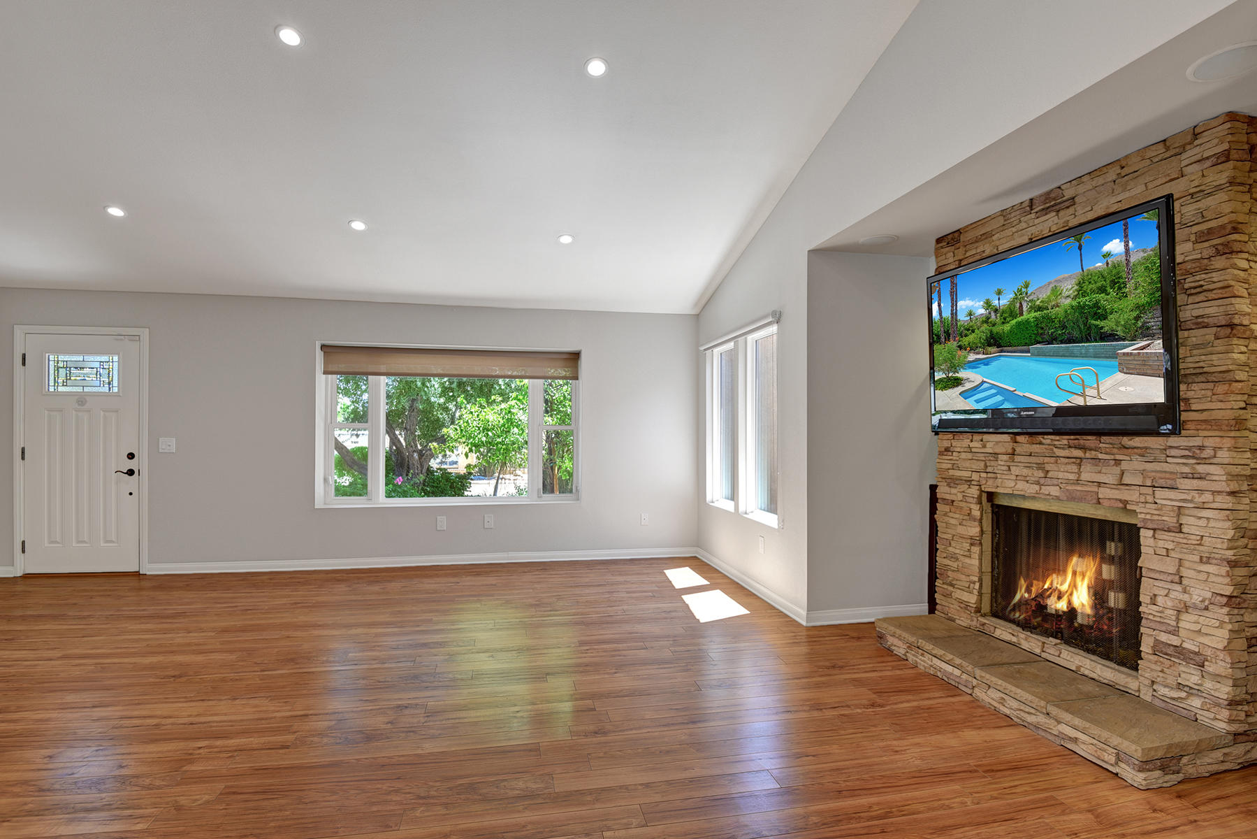 71401 Gardess Road Rancho Mirage, CA 92270 - Photo 6 of 37 010 LIVING ROOM REVERSE TO ENTRY MLS