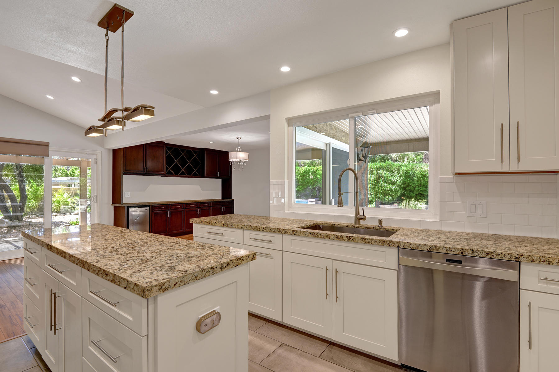 71401 Gardess Road Rancho Mirage, CA 92270 - Photo 10 of 37 021 KITCHEN OUT TO DINING ROOM MLS