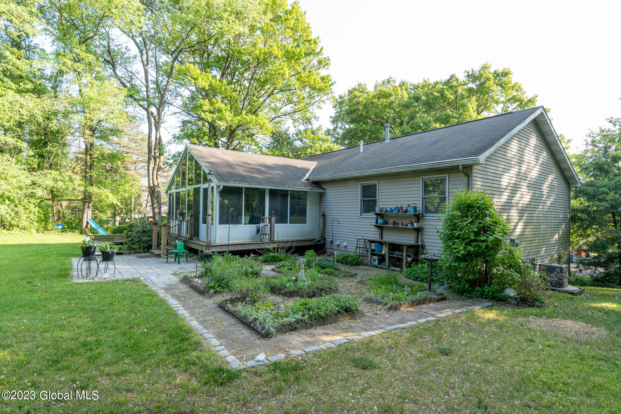 161 Shaker Road Albany, NY 12211 - Photo 3 of 24 007-161-Shaker-Rd