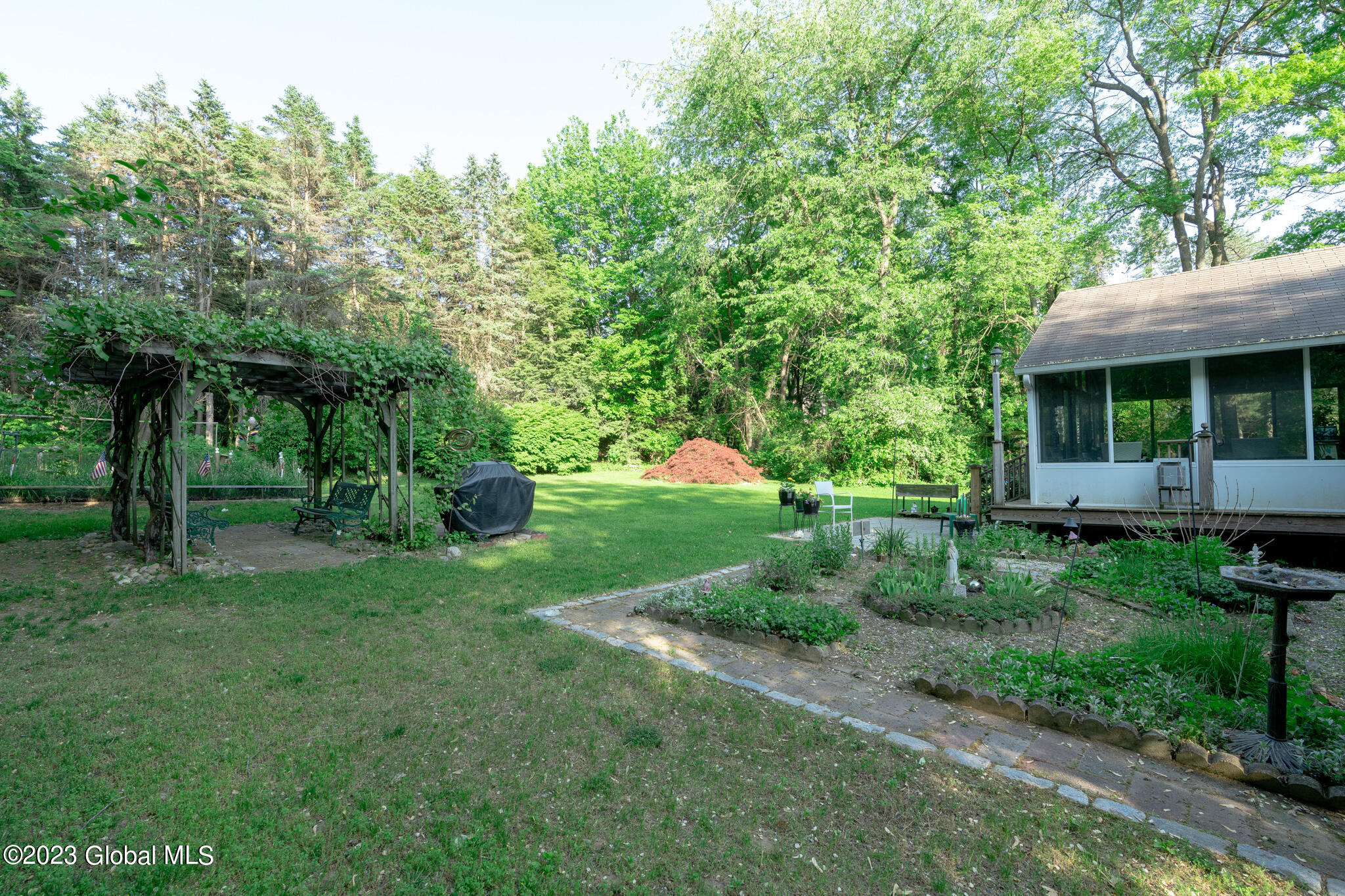 161 Shaker Road Albany, NY 12211 - Photo 4 of 24 009-161-Shaker-Rd