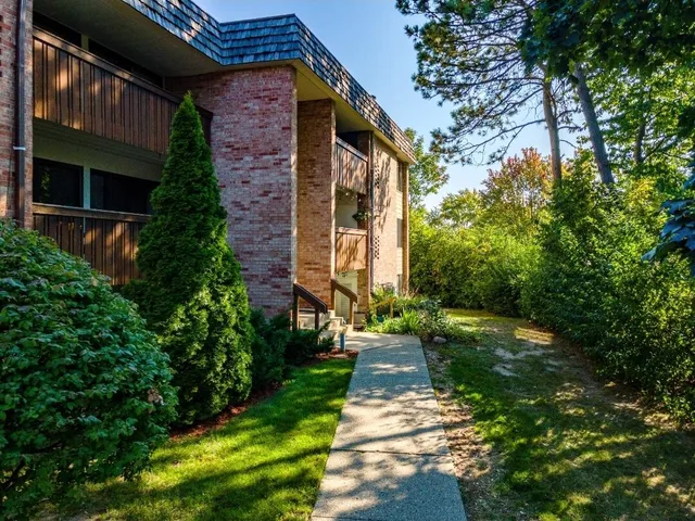 $199,900 | 2126 Pauline Boulevard, Unit 104, Ann Arbor, MI 48103