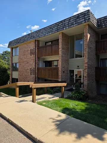 $199,900 | 2126 Pauline Boulevard, Unit 104, Ann Arbor, MI 48103