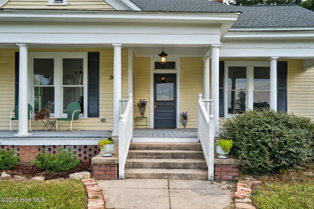 $277,400 | 206 West Blalock Road, Lucama, NC 27851