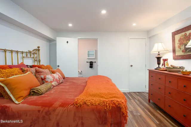 $1,295,000 | 54 Dunmore Court, Lenox, MA 01240