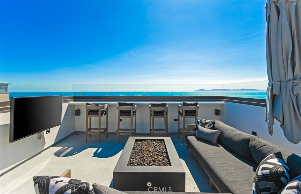 75 Ritz Cove Drive Dana Point, CA 92629 - Photo 43 of 49 a living room with furniture