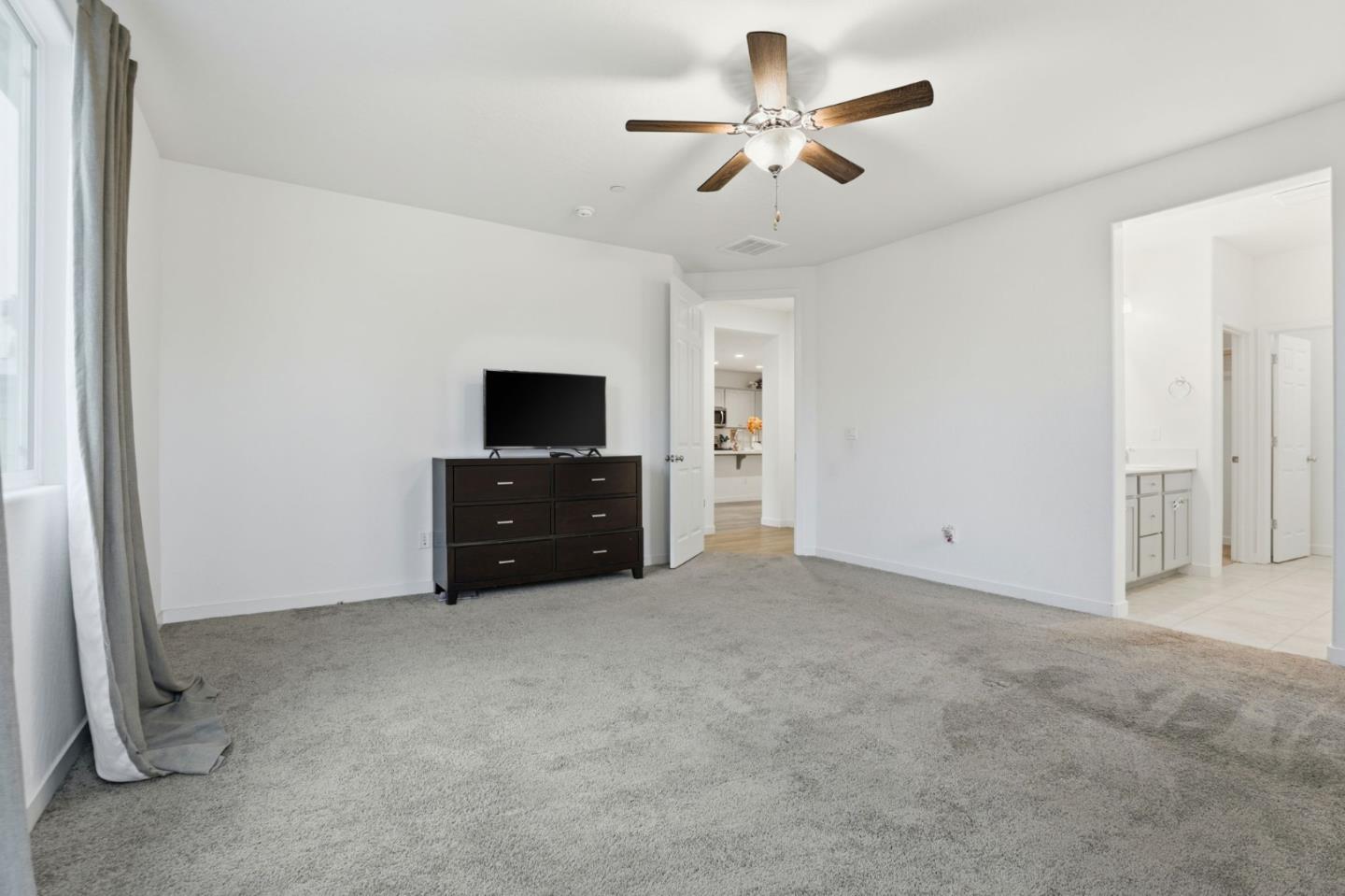 354 Manchester Drive Los Banos, CA 93635 - Photo 43 of 45