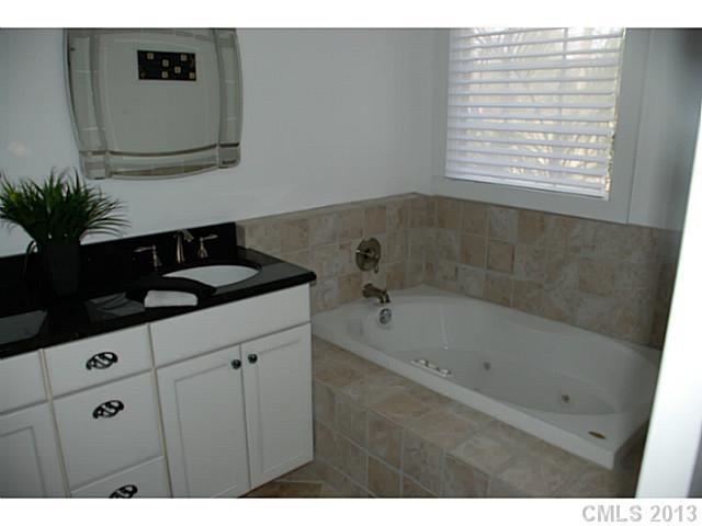 5435 Robinhood Road Charlotte, NC 28211 - Photo 12 of 16 Gallery Image 12