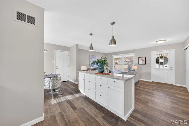 $349,900 | 10 Barbre Court, Webster Groves, MO 63119