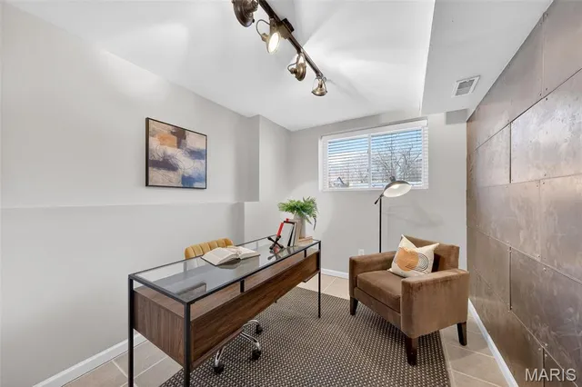 $349,900 | 10 Barbre Court, Webster Groves, MO 63119