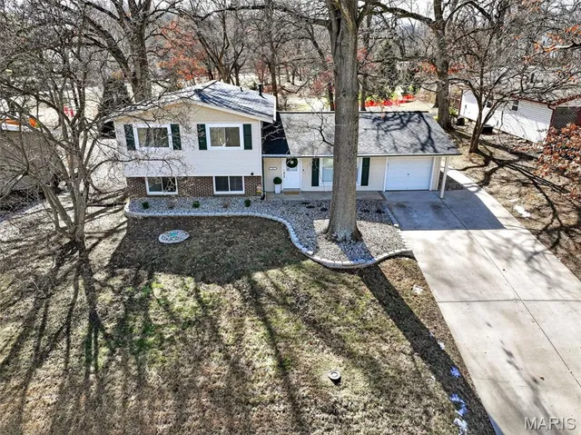 $349,900 | 10 Barbre Court, Webster Groves, MO 63119