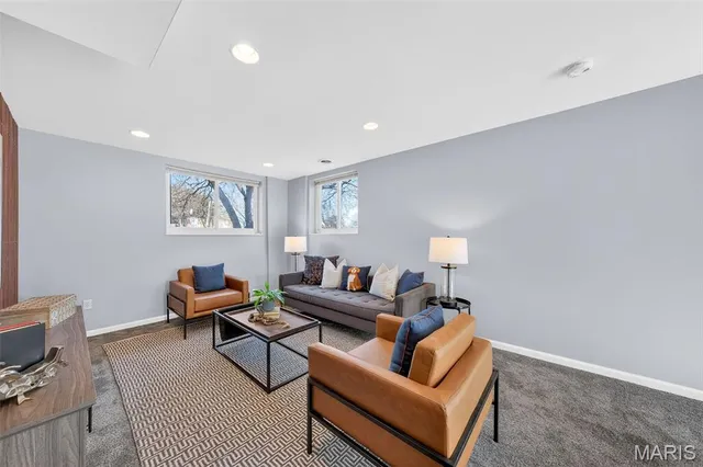 $349,900 | 10 Barbre Court, Webster Groves, MO 63119