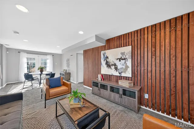 $349,900 | 10 Barbre Court, Webster Groves, MO 63119