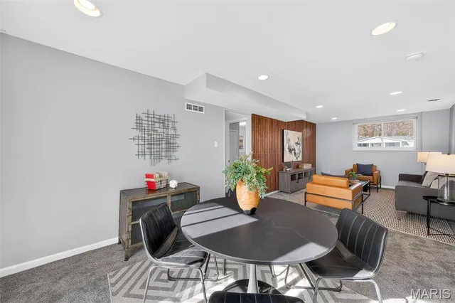 $349,900 | 10 Barbre Court, Webster Groves, MO 63119