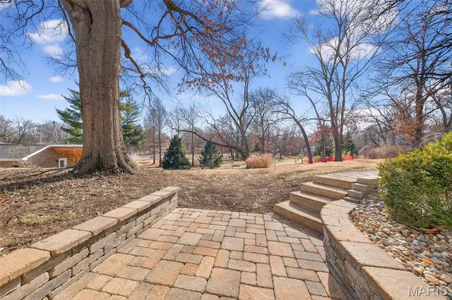 $349,900 | 10 Barbre Court, Webster Groves, MO 63119