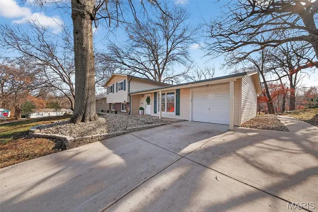 $349,900 | 10 Barbre Court, Webster Groves, MO 63119