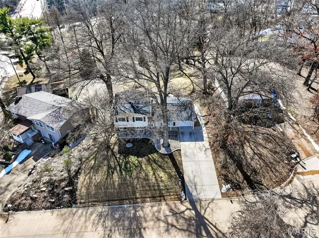 $349,900 | 10 Barbre Court, Webster Groves, MO 63119