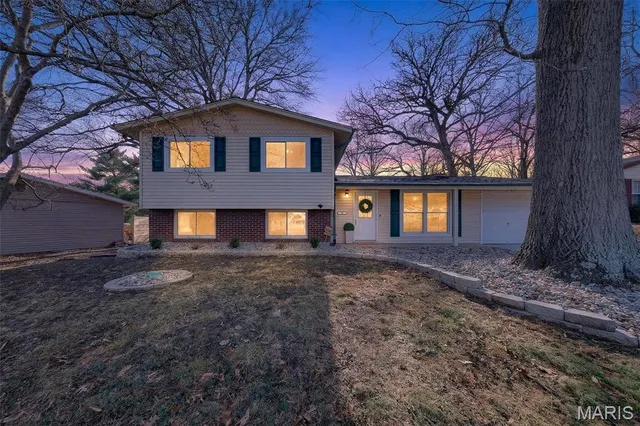 $349,900 | 10 Barbre Court, Webster Groves, MO 63119