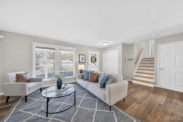 $349,900 | 10 Barbre Court, Webster Groves, MO 63119