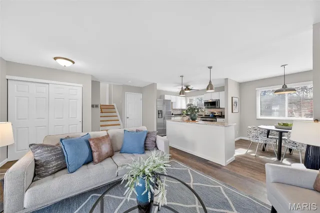 $349,900 | 10 Barbre Court, Webster Groves, MO 63119