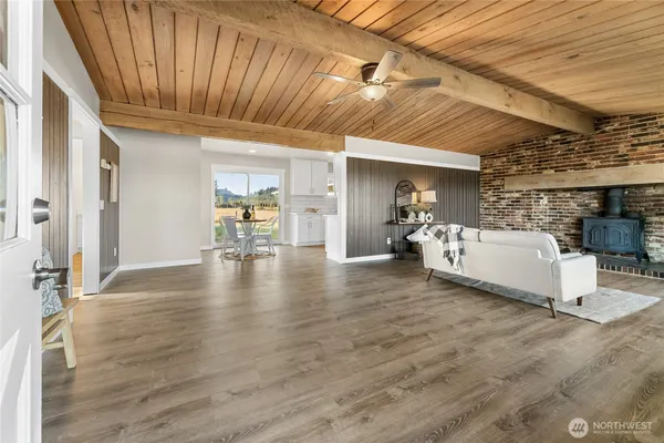 a view of a livingroom with furniture and a ceiling fan