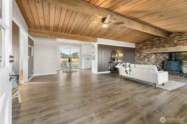 a view of a livingroom with furniture and a ceiling fan