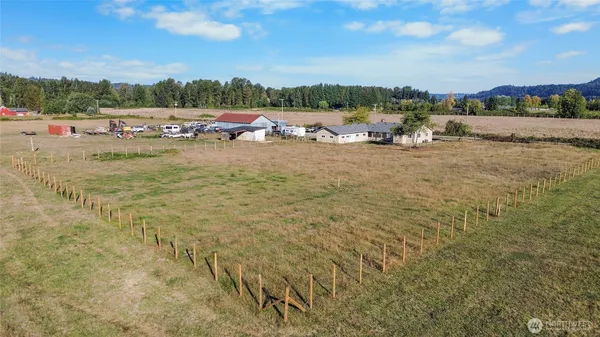 a view of a lake with houses with city view