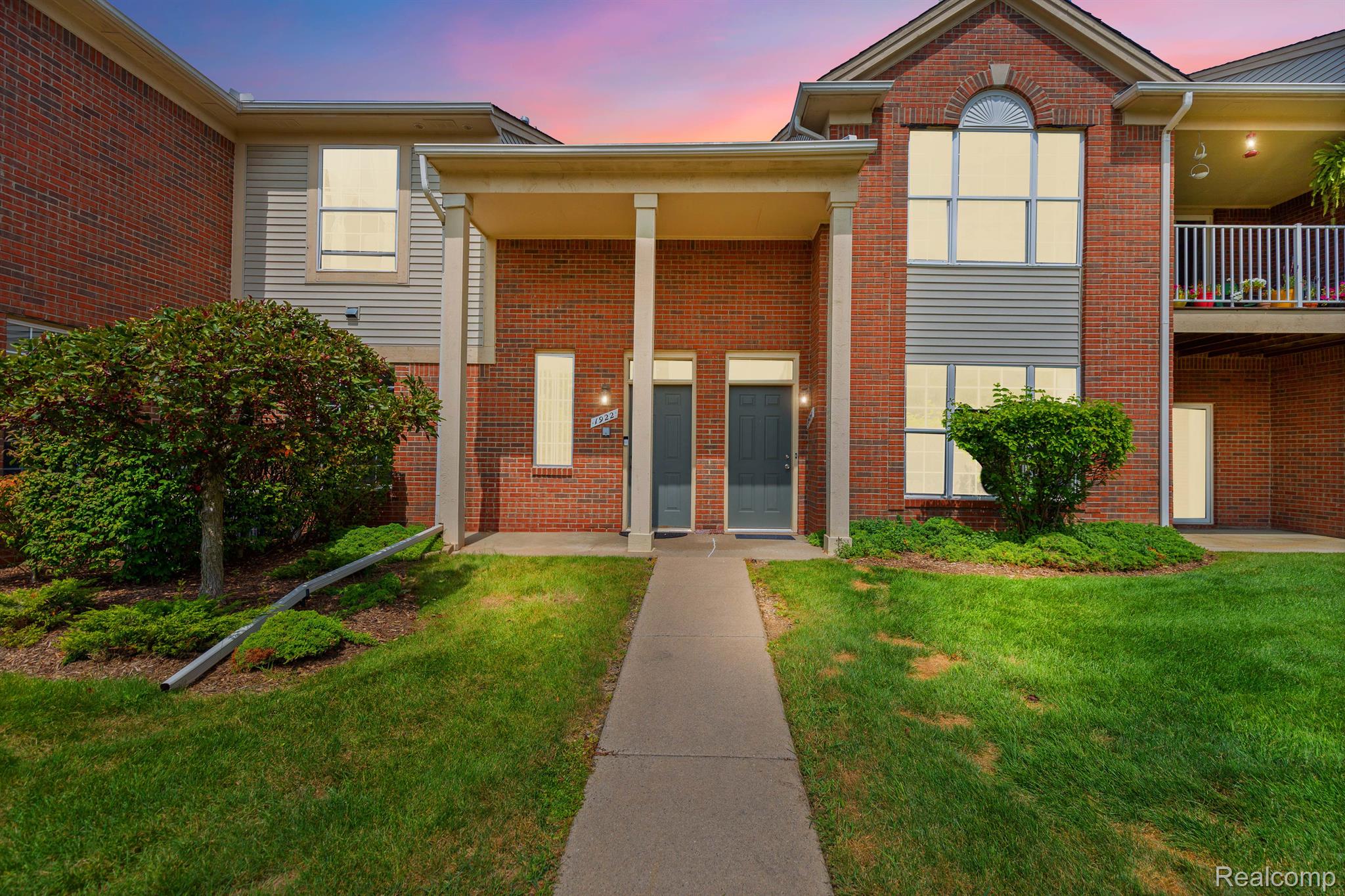 1924 Flagstone Circle Rochester, MI 48307 - Photo 1 of 31 Gallery Image 1