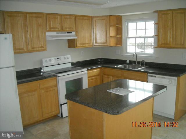 4007 Issacs Road Baltimore, MD 21220 - Photo 8 of 16 Kitchen